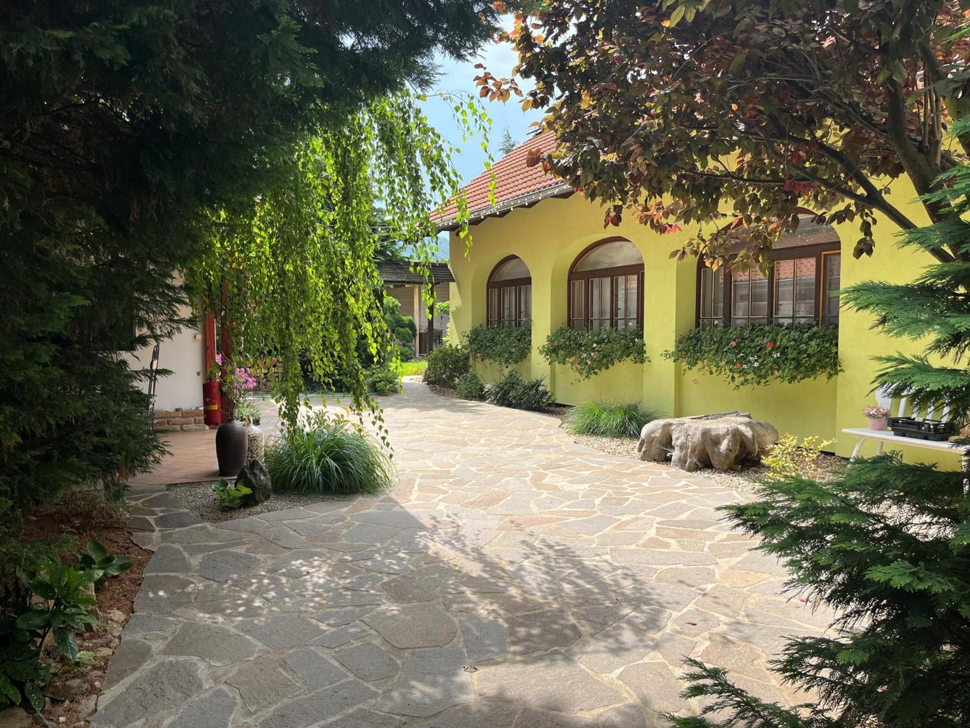 Penzion Primase Dolni Vestonice Exterior photo