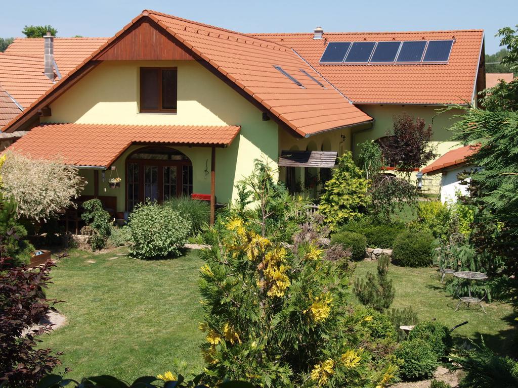 Penzion Primase Dolni Vestonice Exterior photo